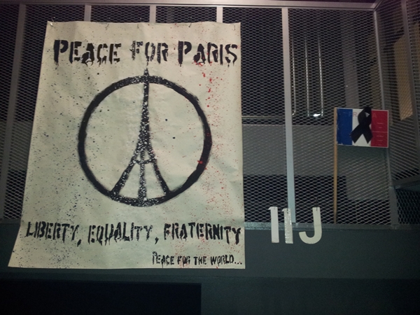 15 11 16 icon maxi solidariedade vitimas atos terroristas paris